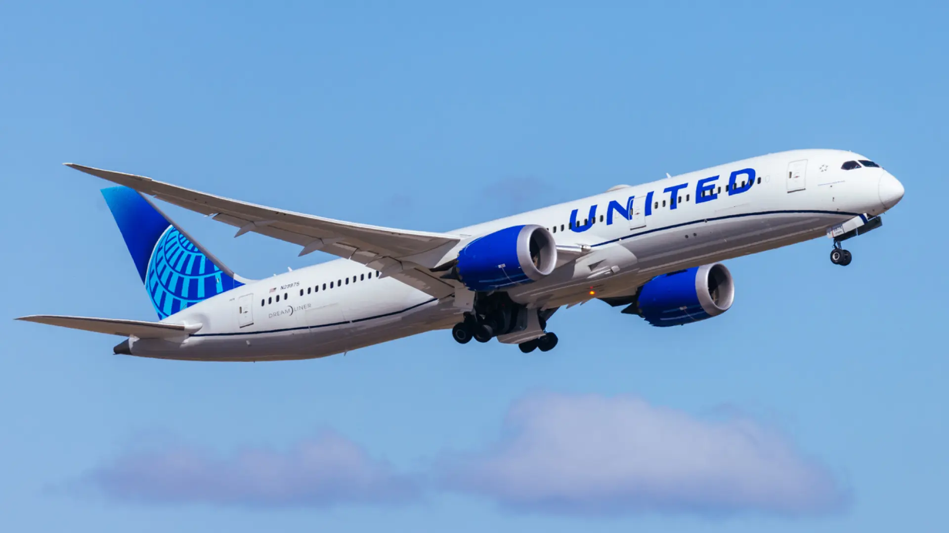 Un avión con destino a España regresa a Estados Unidos por un dispositivo Bluetooth llamado 'bomba'