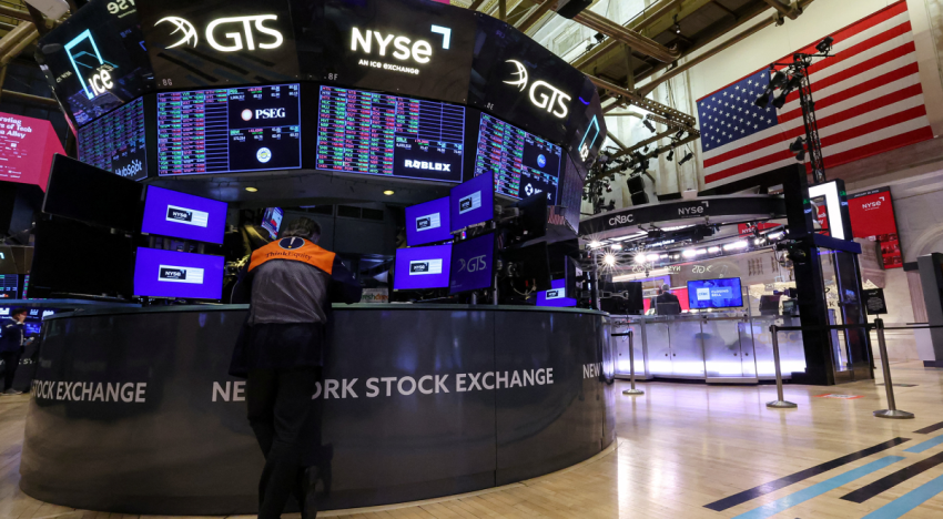 Wall Street cierra mixto en un mercado atento a la visita de Trump a China