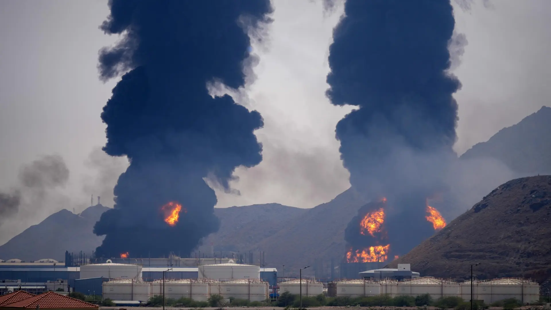Un ataque con un dron provoca un incendio en una planta nuclear de Emiratos Árabes Unidos
