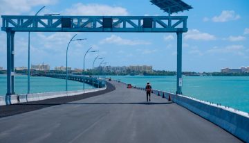 Inauguran en Cancún el puente Nichupté con sobrecosto de 115%