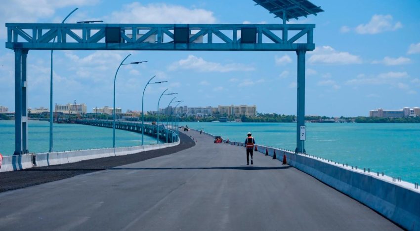 Inauguran en Cancún el puente Nichupté con sobrecosto de 115%