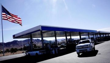 El aumento de precios del combustible impulsa gasto de consumidores en EU