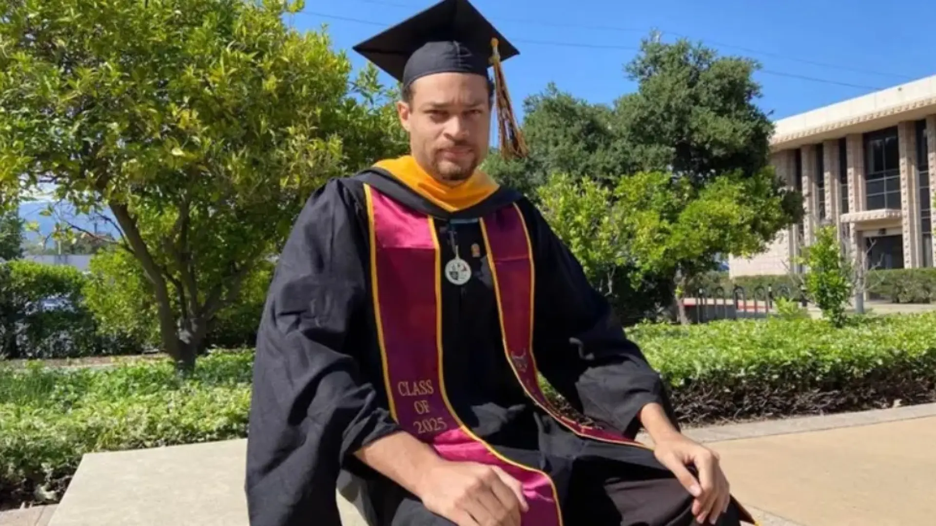 Cole Allen, el acusado de intentar matar a Trump, exige que le retiren las medidas contra el suicidio: «Dificultan su defensa»
