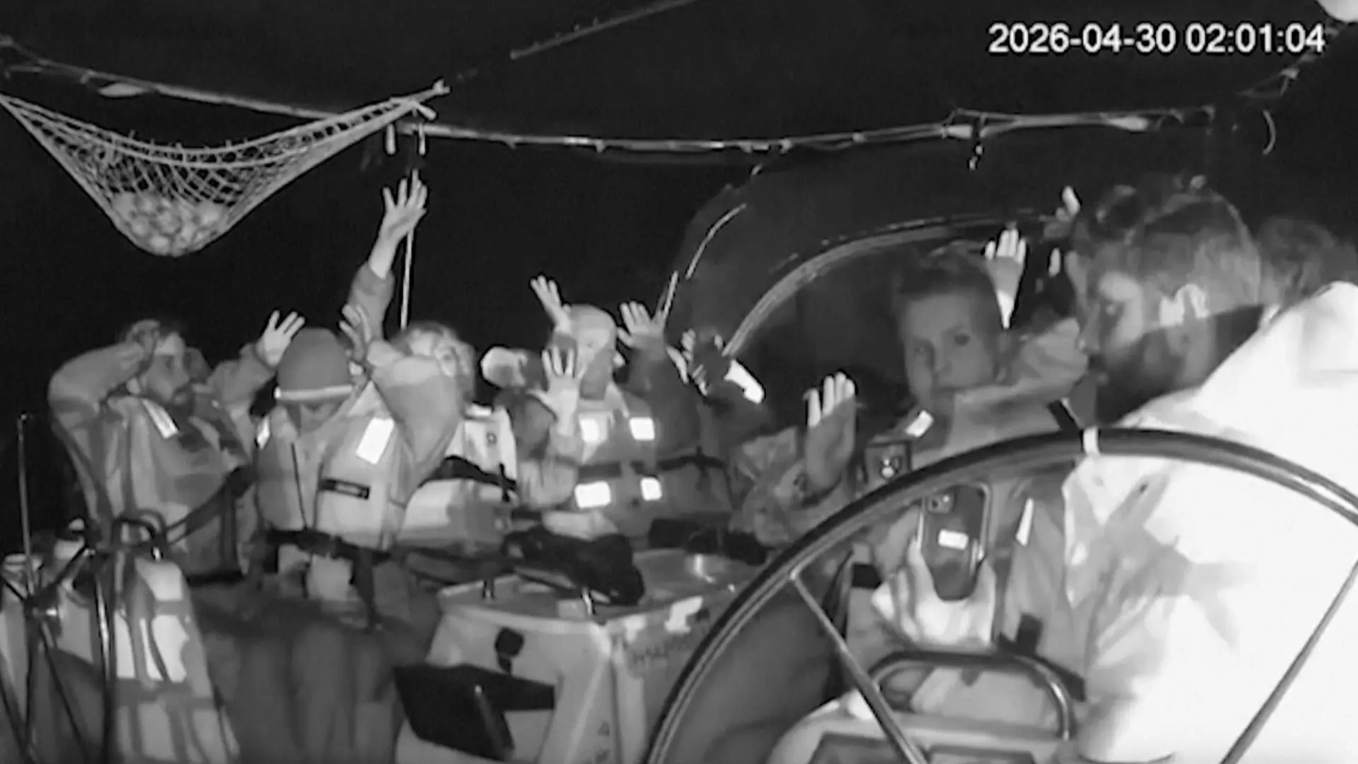 Israel se llevará a dos activistas de la Flotilla a su territorio para interrogarles y desembarcará al resto en la isla de Creta