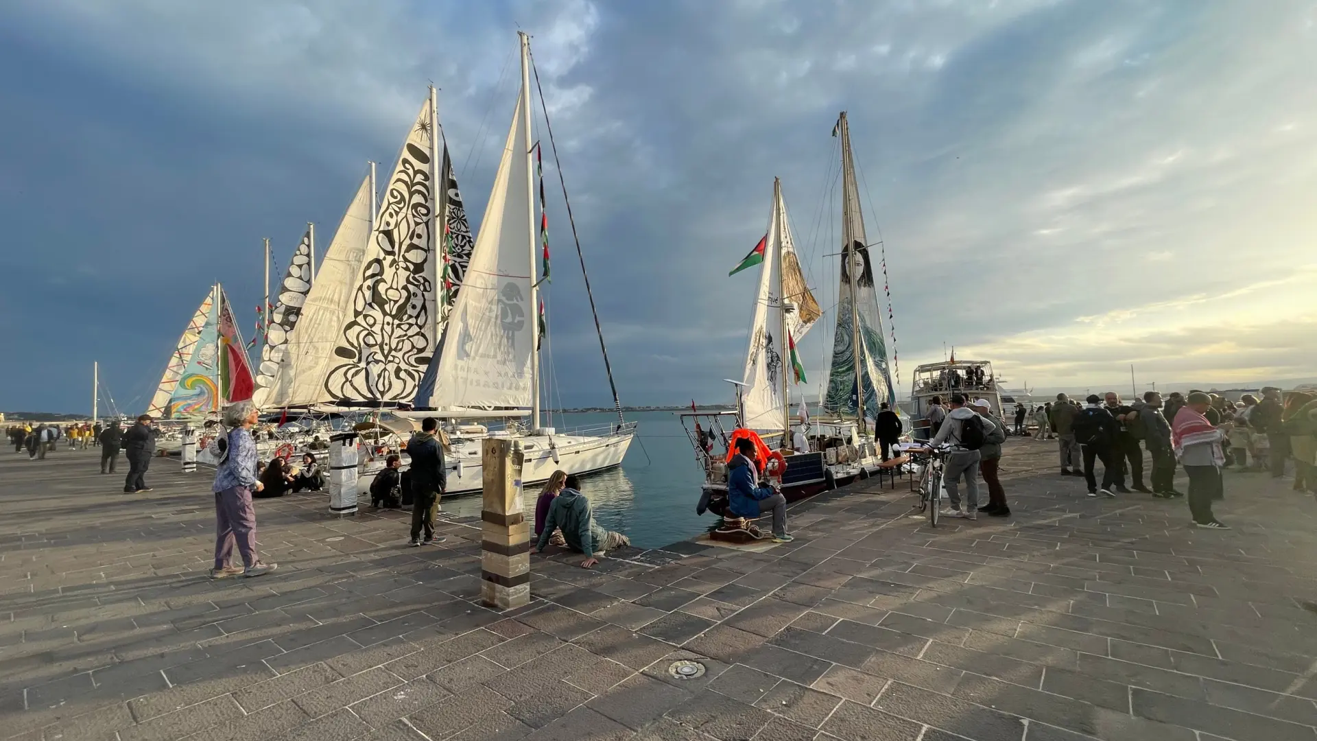 La Flotilla humanitaria para Gaza continúa su ruta en aguas al este de Rodas