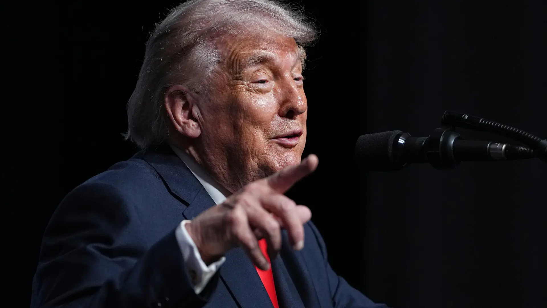 Trump apunta que EEUU podría tomar el control de Cuba «casi de inmediato»