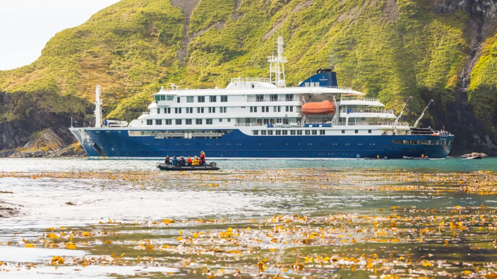 Tres muertos por hantavirus, 14 españoles a bordo… Qué se sabe del crucero de lujo que vive una situación médica crítica