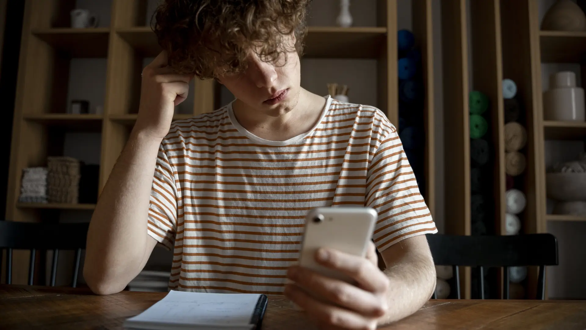Palpitaciones ante las llamadas telefónicas: qué hay detrás de la 'telefobia' juvenil