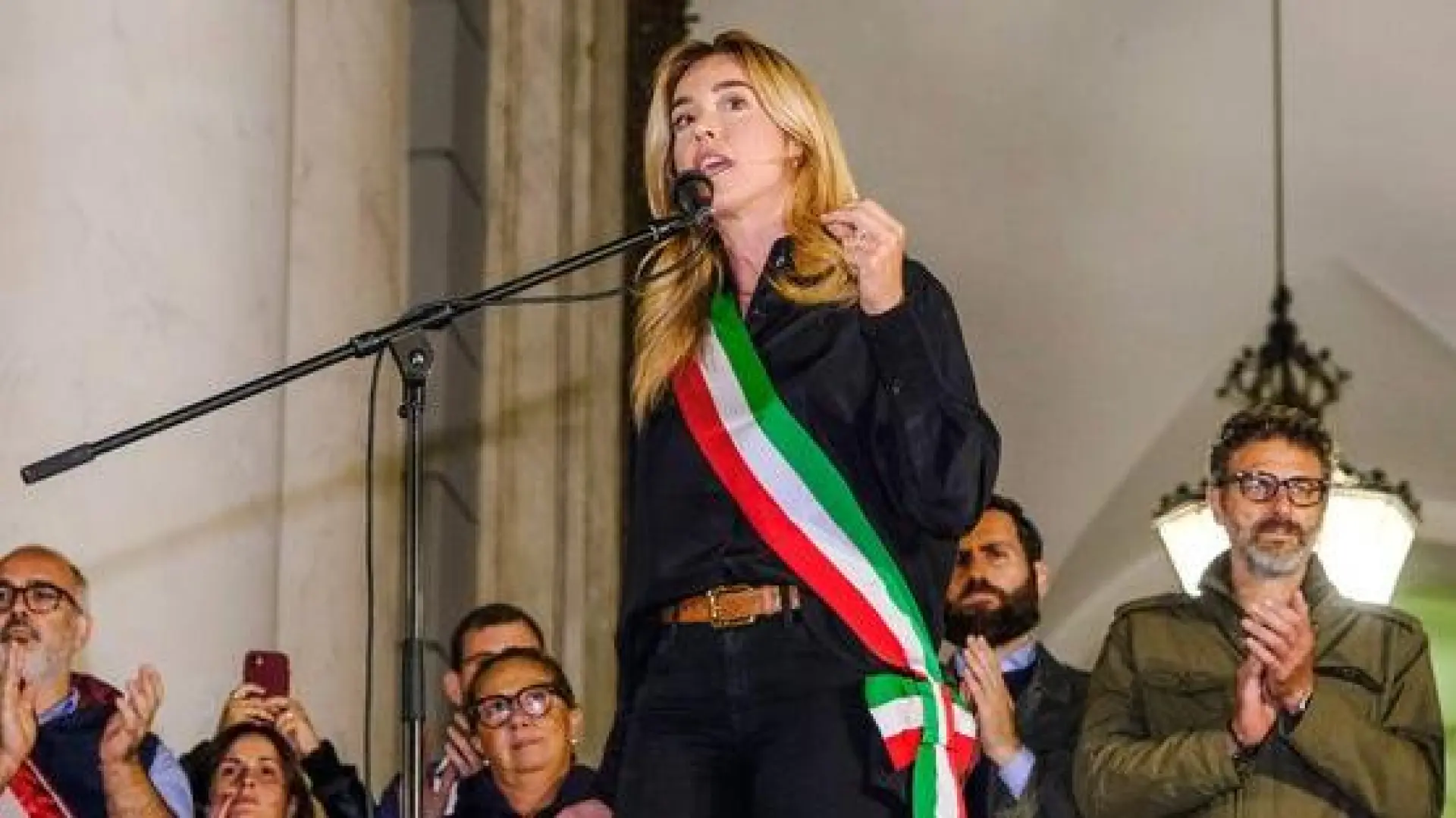 Silvia Salis, la lanzadora olímpica de martillo que aspira a ser la 'Meloni de la izquierda'