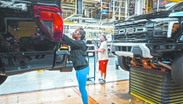 El crecimiento del empleo privado en EU se acelera en abril: Encuesta ADP