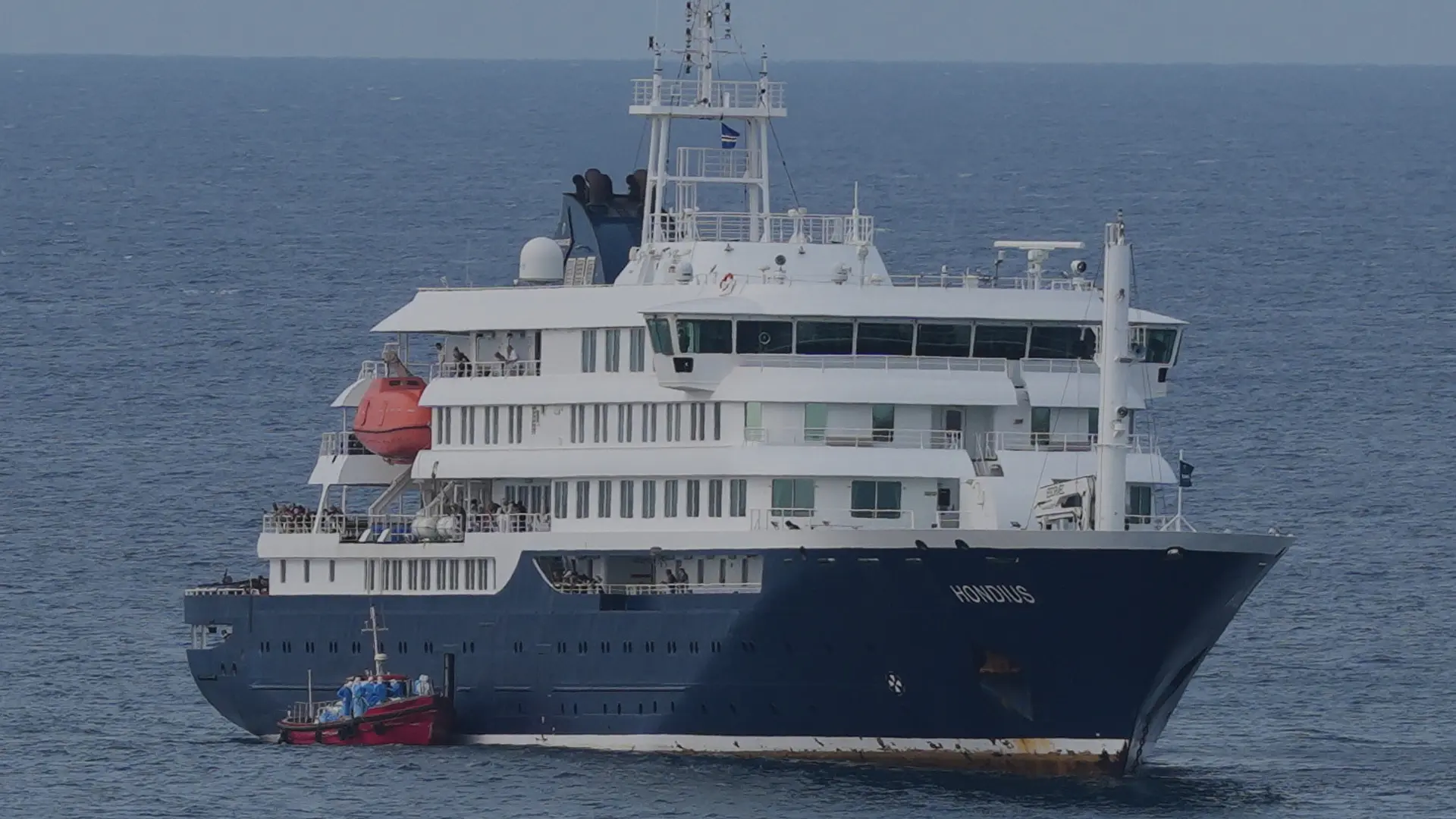 Dos británicos que estuvieron en el crucero del brote de hantavirus se autoaíslan a su regreso a Reino Unido