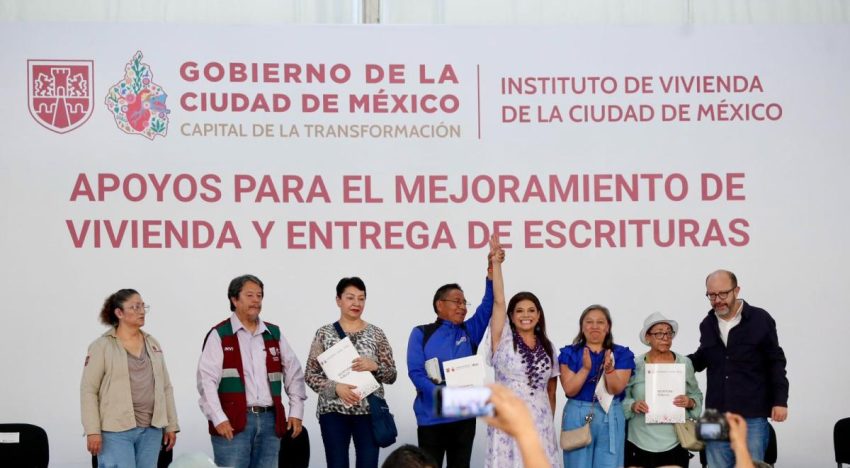 Entrega Clara Brugada más de 4,000 créditos de vivienda y 500 escrituras para familias capitalinas