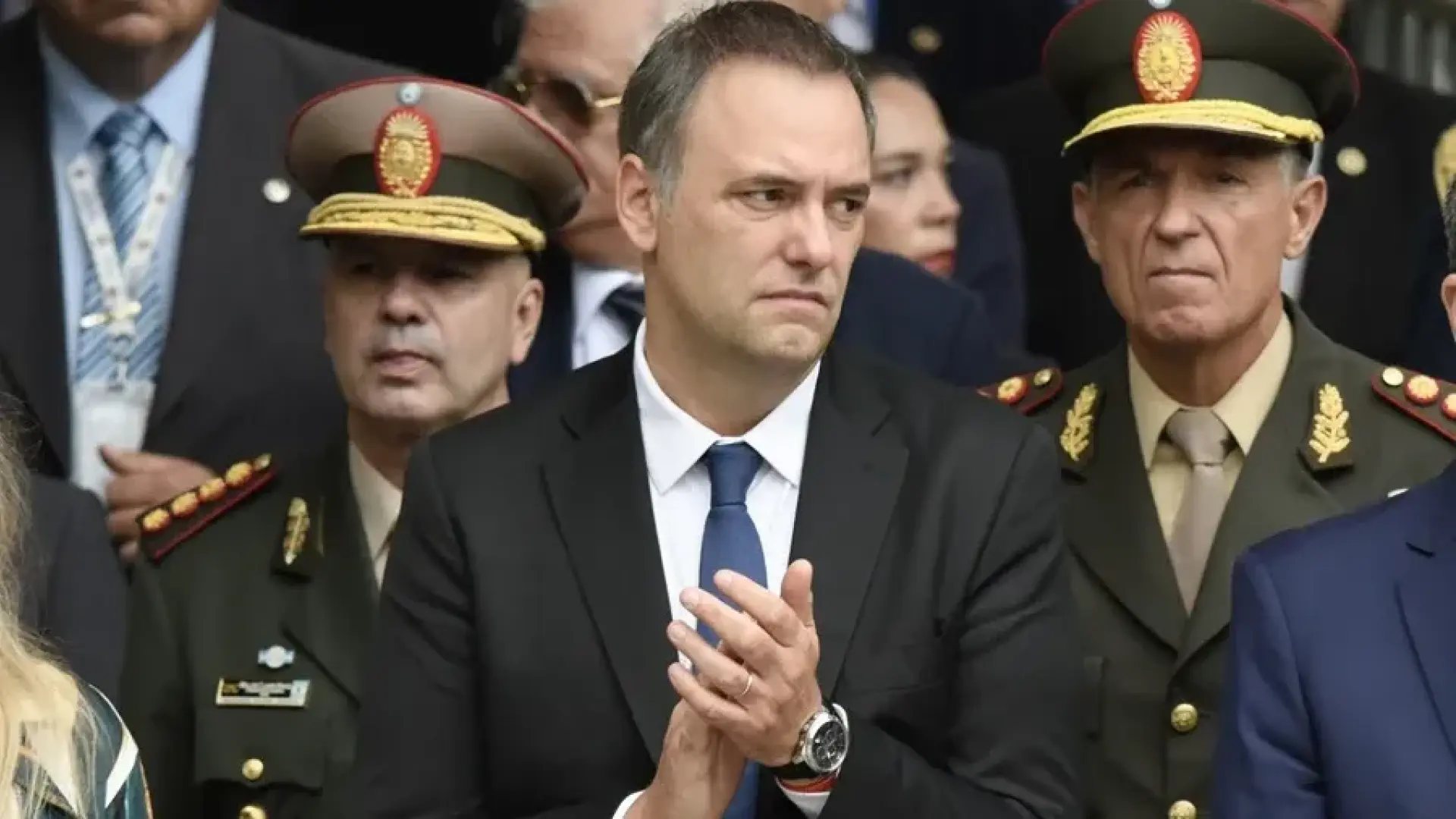 Detectan operaciones con criptomonedas sin declarar del encausado jefe de Gabinete de Milei