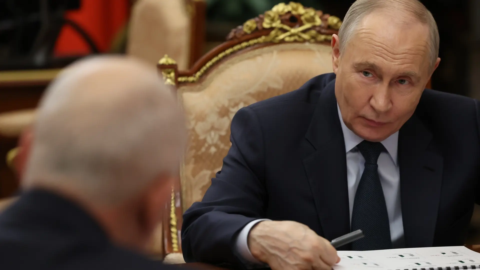 Putin afirma que cree que el conflicto en Ucrania está «llegando a su fin» tras su descafeinado desfile del Día de la Victoria