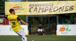 Impulsan ligas juveniles con canchas hechas de empaques reciclados