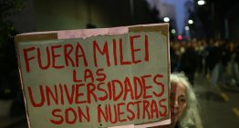 Miles de argentinos marcharon contra los recortes de Milei a las universidades públicas