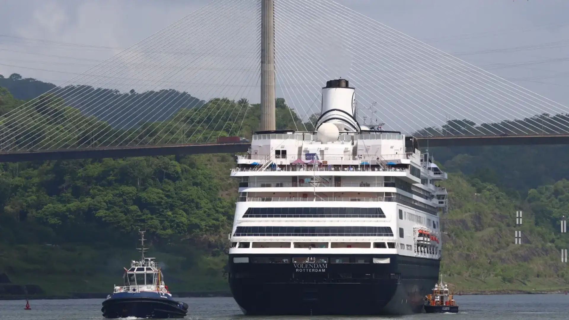 Un brote de gastroenteritis en un crucero francés obliga a confinar durante unas horas a 1.700 personas por la muerte de un viajero