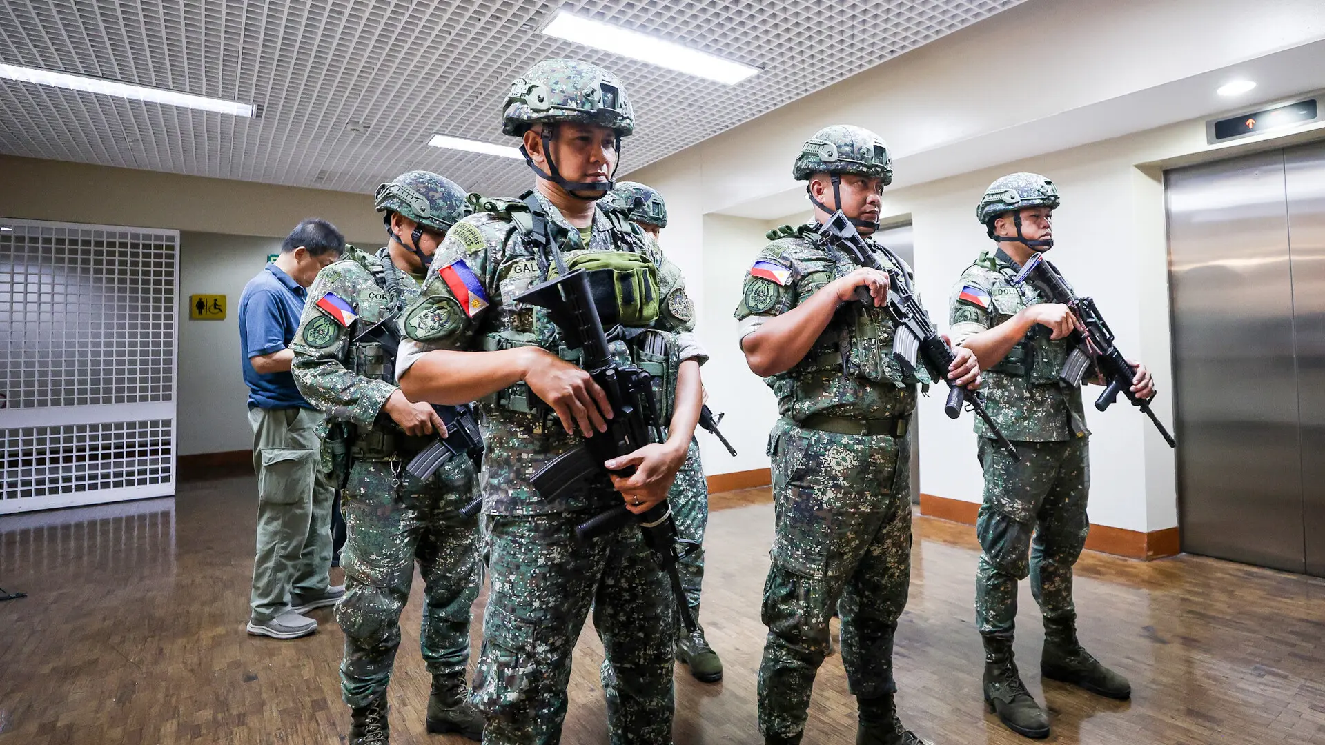 Tiroteo en el Senado de Filipinas cuando un senador se resiste a ser detenido por el Tribunal Penal Internacional