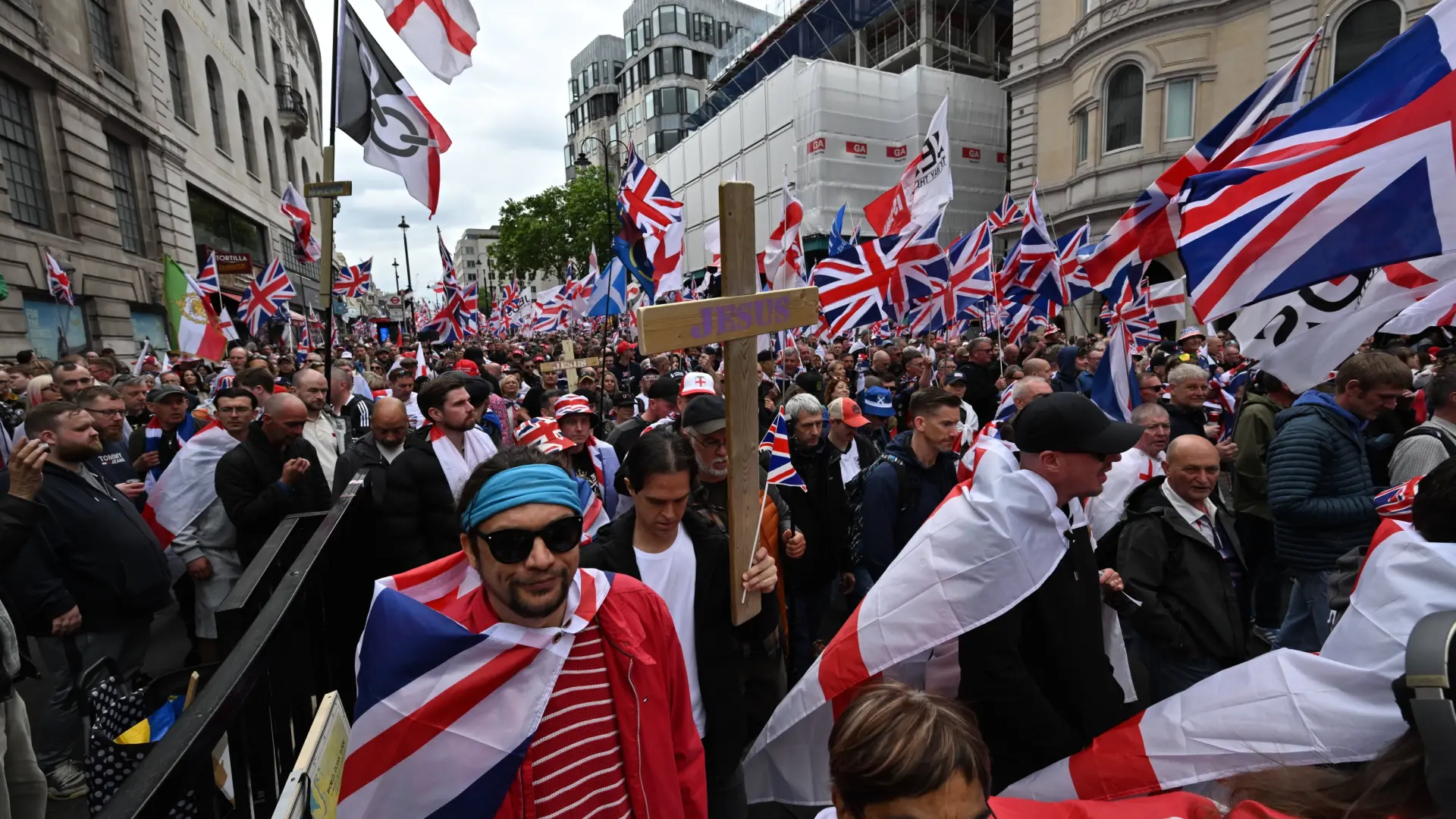 Al menos once detenidos en Londres durante las manifestaciones propalestina y de extrema derecha