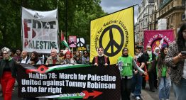 Miles de personas marchan en Londres en una protesta de ultraderecha y en una contramanifestación