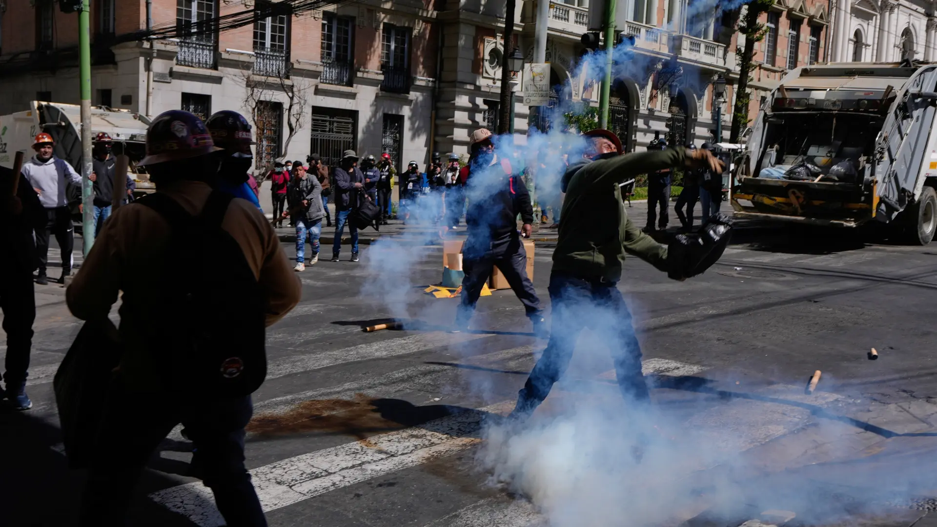 Bolivia suma cuatro muertos en su tercera semana de protestas y bloqueos en todo el país por la crisis económica