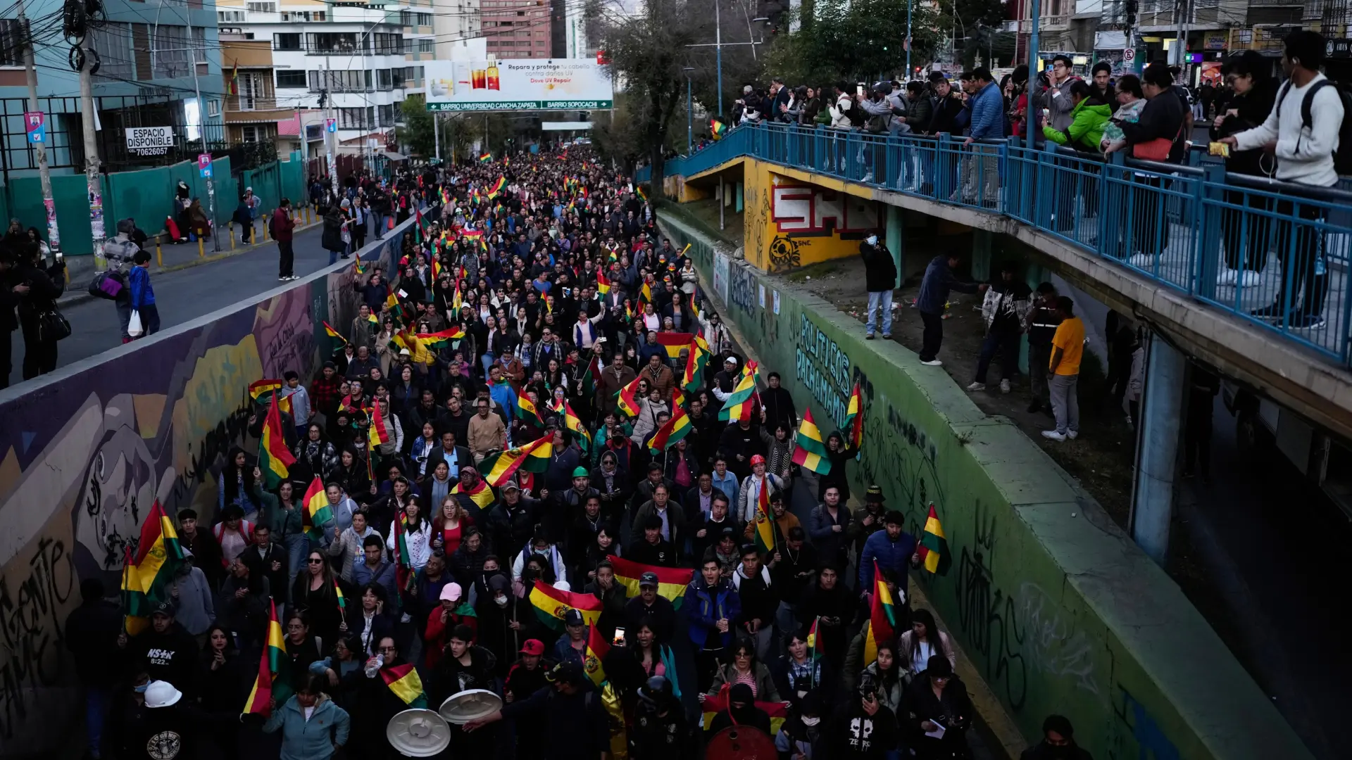 Bolivia se adentra en una crisis regional entre guiños de EEUU, choque con Colombia y protestas en las calles