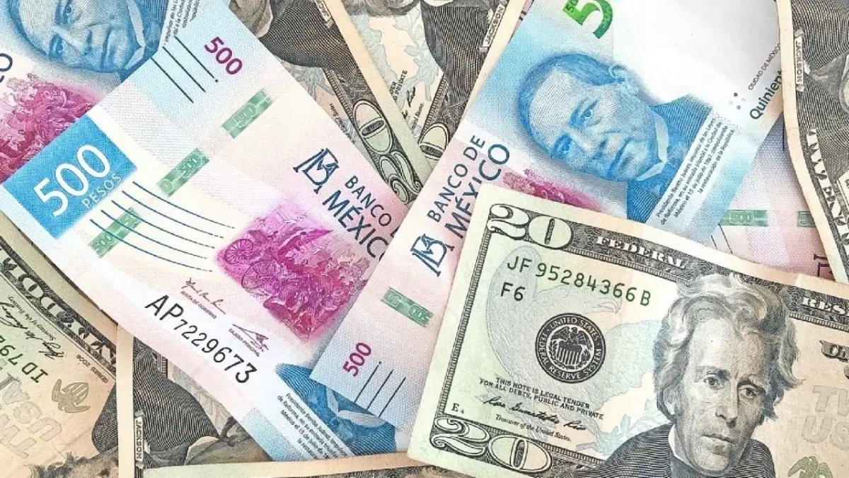 Peso mexicano se deprecia levemente frente al dólar tras minutas del Banxico