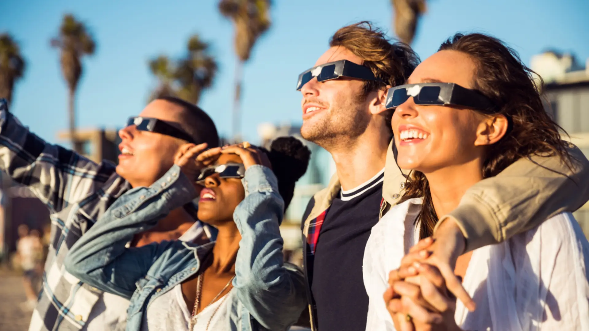 Los riesgos para la salud del eclipse solar total del 12 de agosto: de lesiones oculares a más infecciones respiratorias y ETS