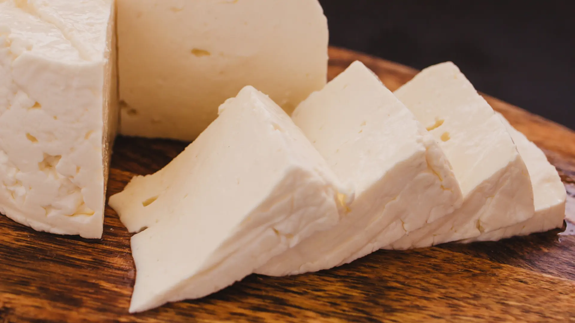 Alerta alimentaria: la AESAN retira varios lotes de queso fresco de vaca procedentes de España por presencia de listeria