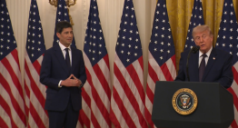 Trump pide a Warsh ser «totalmente independiente» al tomar su juramento como presidente de la Fed