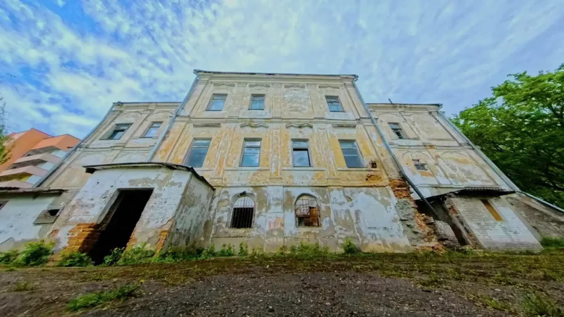 Una mujer compra por 28 euros un palacio que perteneció familia Radziwill construido en 1751 en Bielorrusia