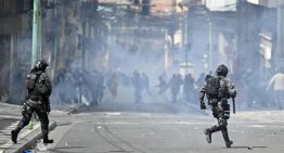 Policía choca con manifestantes en carreteras bloqueadas en Bolivia