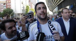 Riquelme entrega documentación para ser candidato a presidir el Real Madrid