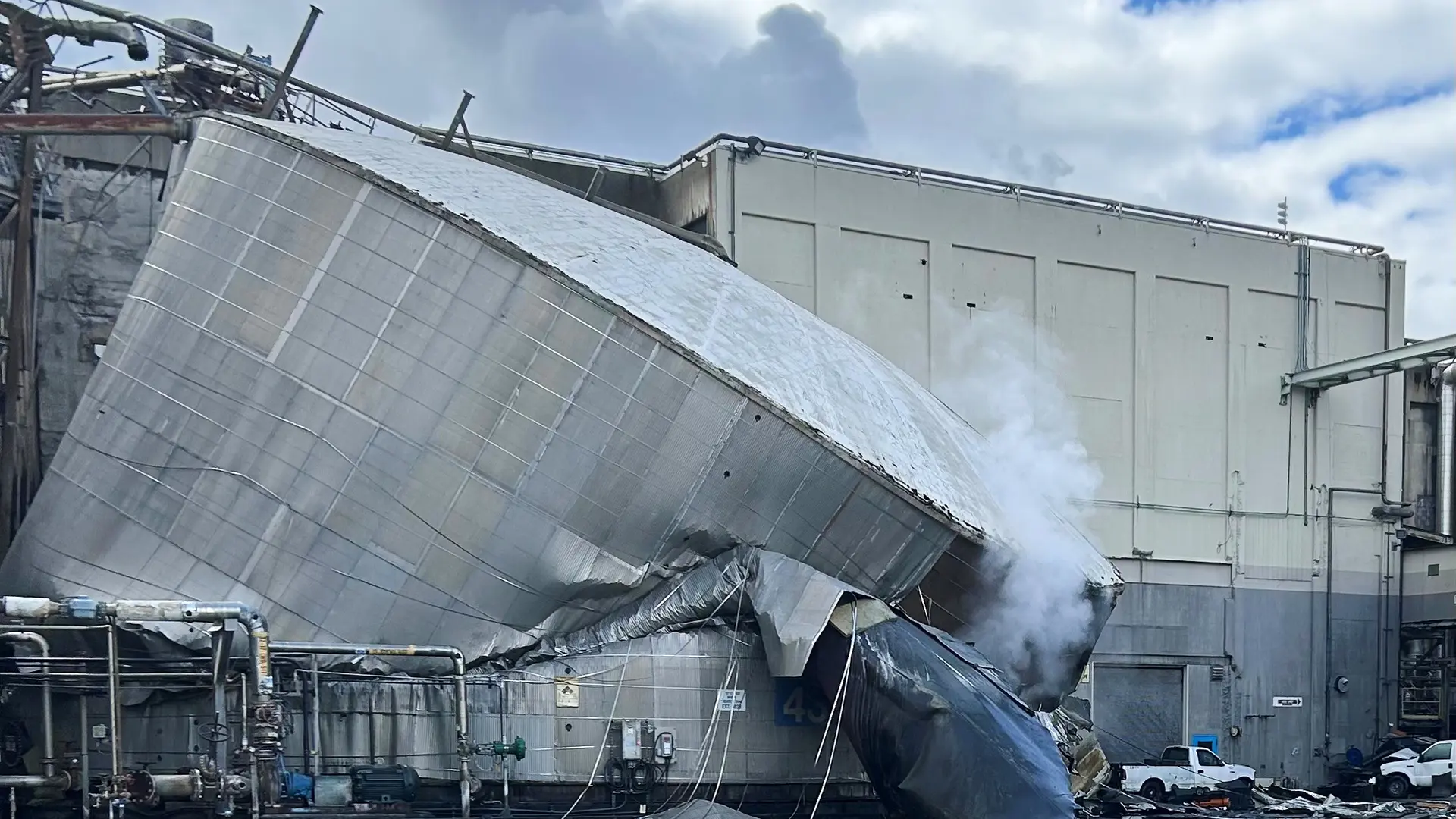 Al menos un muerto, nueve heridos y nueve desaparecidos tras romperse un tanque industrial en el estado de Washington