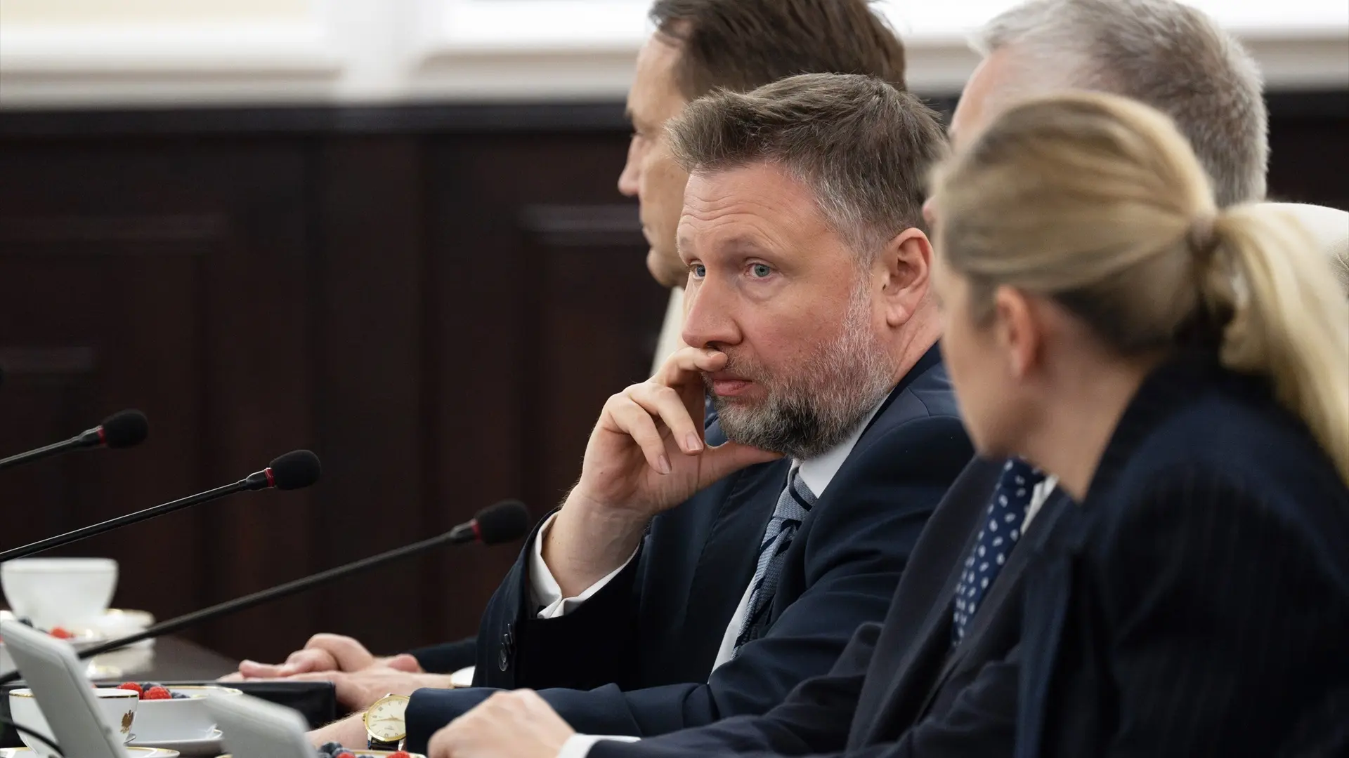 Detienen a tres personas relacionadas con una ola de alertas falsas a emergencias contra políticos en Polonia