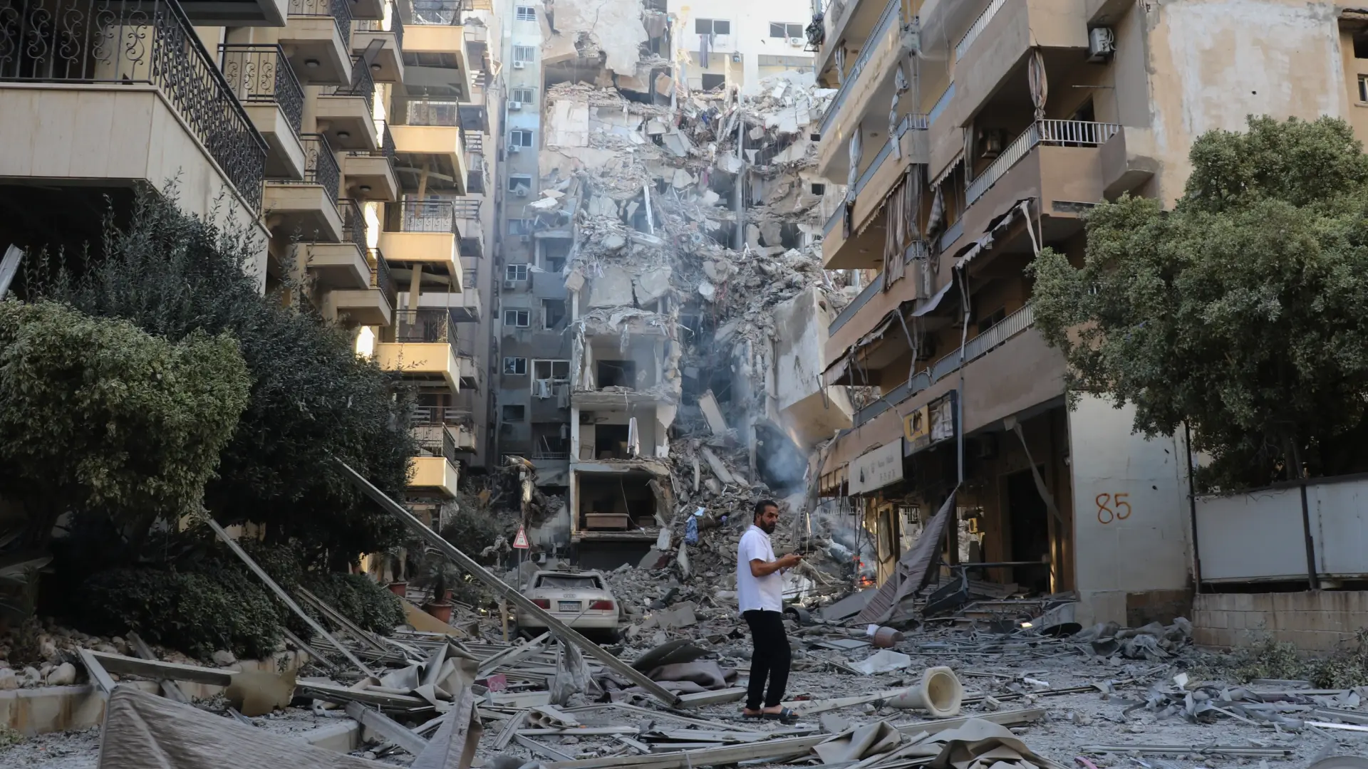 Israel bombardea Beirut tras atacar más de 135 «objetivos» en el sur del país en un día