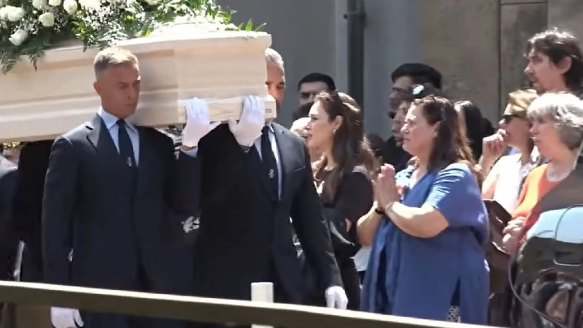 Emotivo funeral en Génova por la madre y la hija que murieron en el accidente de buceo en Maldivas: han asistido 2.000 personas