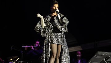 Natalia Jiménez cerró casi sin público el fallido concierto chavista en La Carlota (VIDEO)