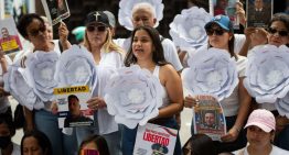 Familiares de presos políticos protestaron frente al Ministerio Público por muertes y motines en las cárceles