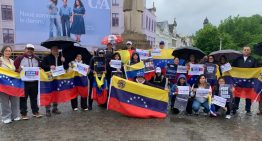 VIDEO: venezolanos exigieron bajo la lluvia de Bélgica la libertad de más de 500 presos políticos