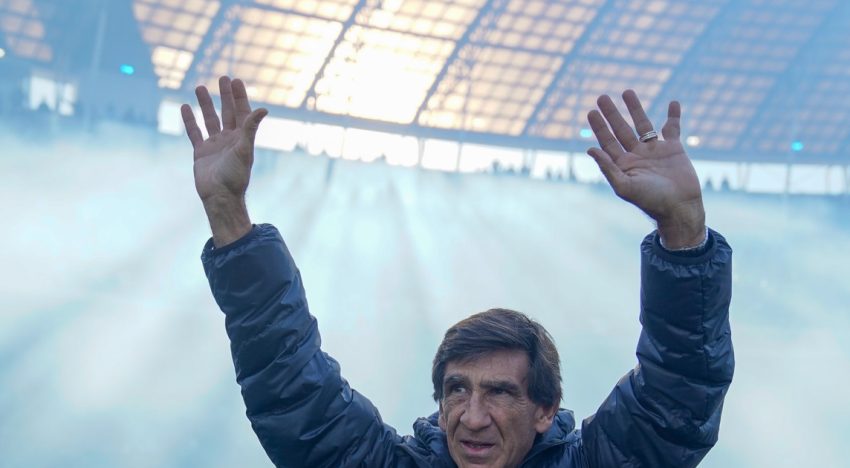 Gustavo Costas se despidió de los hinchas de Racing sin mencionar a la dirigencia