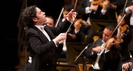 Gustavo Dudamel ya tiene reemplazante como director musical de la Filarmónica de Los Ángeles