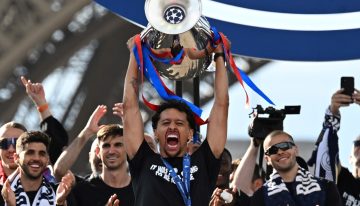 PSG celebró la Champions ante 100 mil  fanáticos y fue recibido por Macron, pero los festejos terminaron con 780 detenidos en Francia