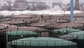 El brent sube más del 2 %, hasta los 98 dólares, tras los ataques de EEUU a Irán