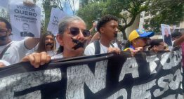 Familiares de presos políticos iniciaron movilización silenciosa hacia el Ministerio Penitenciario este #20May (VIDEOS)