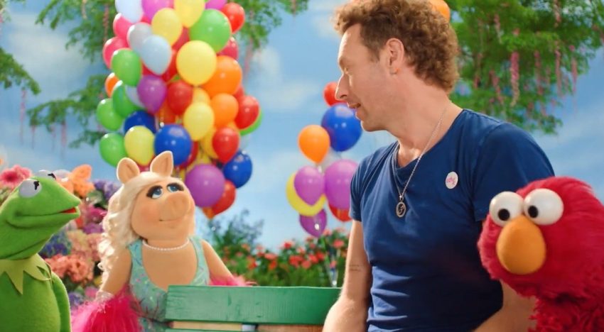 Video: Chris Martin y los Muppets anunciaron a las mega estrellas que participarán en el show de medio tiempo de la final del Mundial
