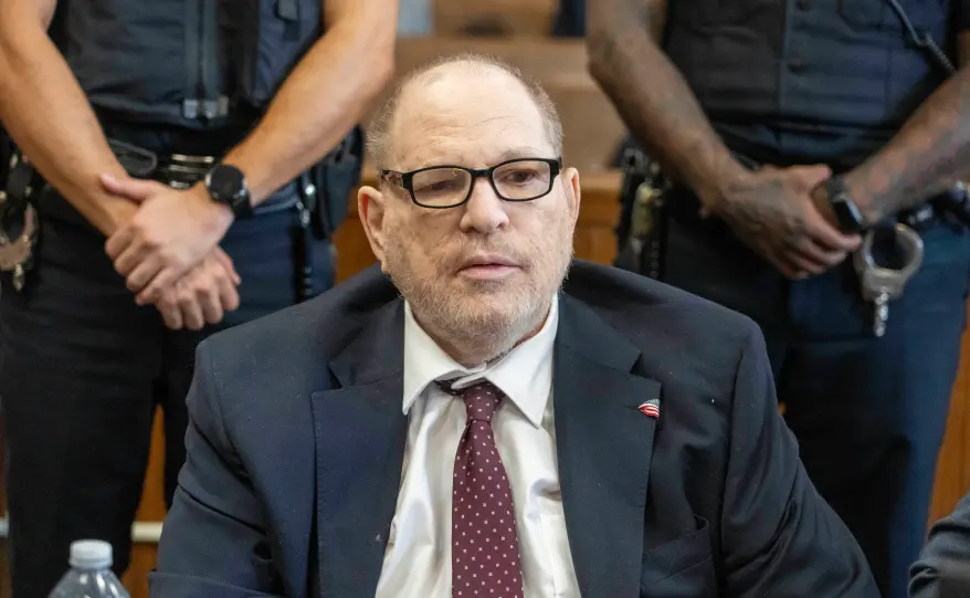 Harvey Weinstein se quejó de dolor de pecho cuando jurado de su caso comenzó a deliberar