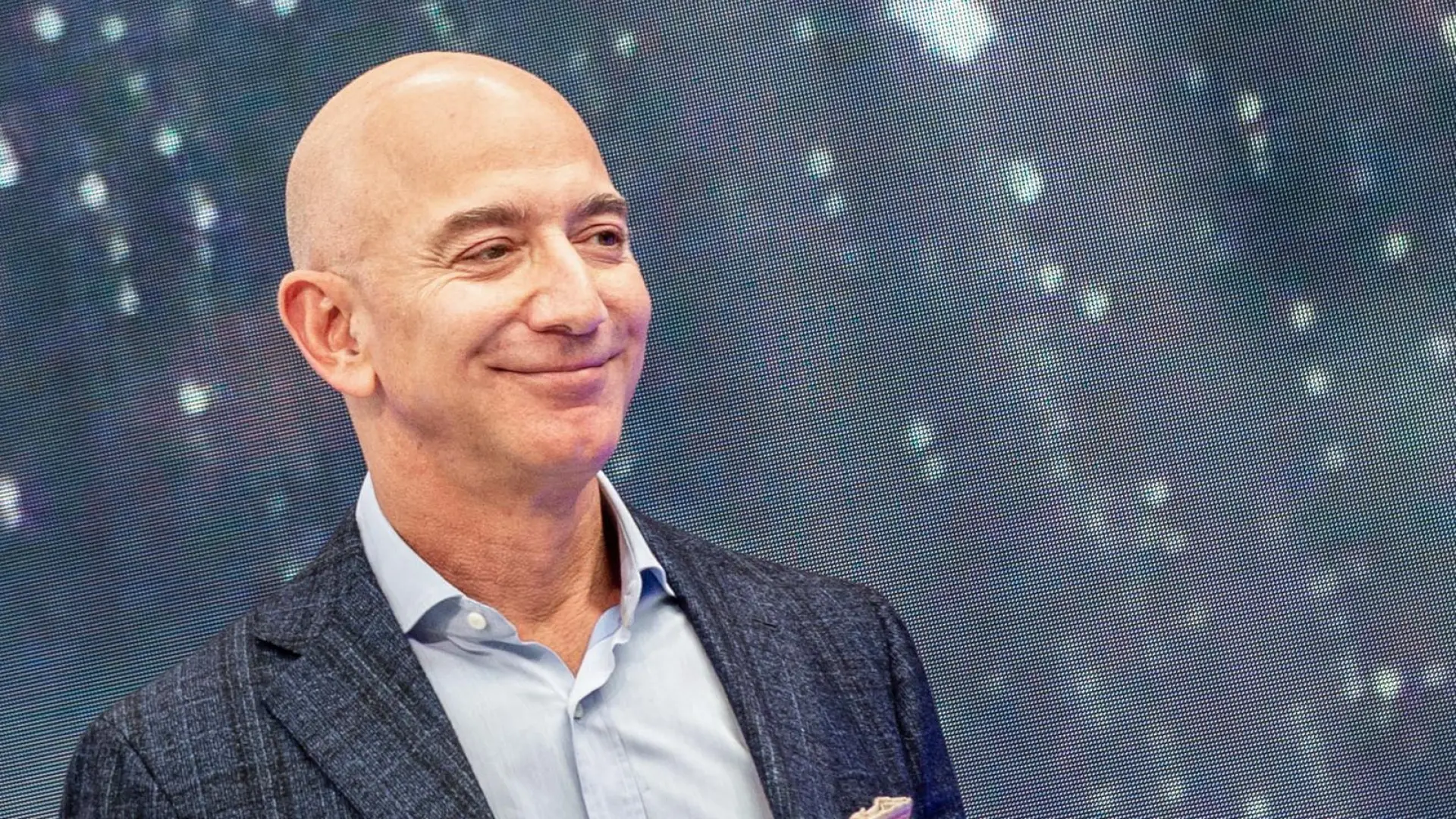 Bezos defiende eliminar el impuesto sobre la renta para las personas con menores ingresos