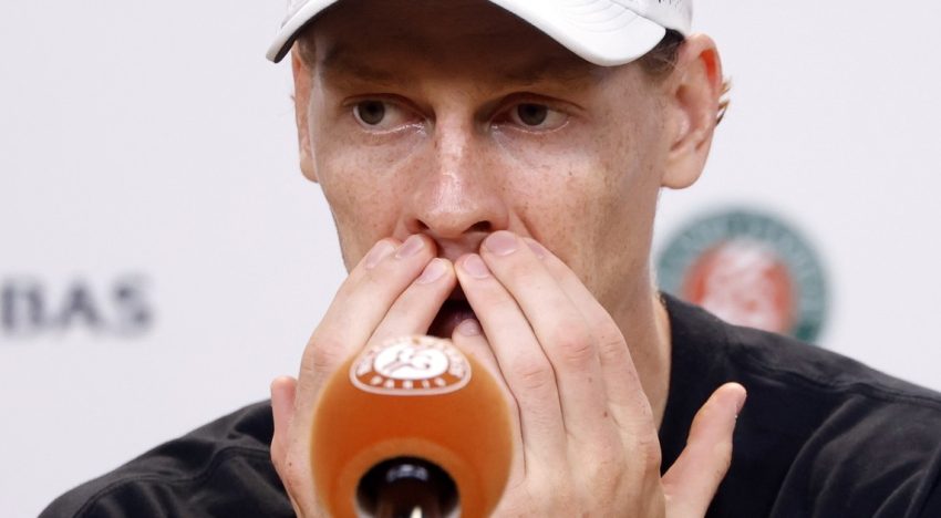 «Nada contra el calor»: qué dijo Jannik Sinner tras su histórica derrota con Juan Manuel Cerúndolo en Roland Garros