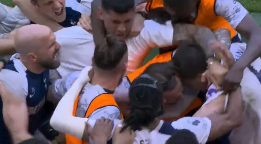 Cuti Romero voló de Córdoba a Londres y se metió en la cancha a celebrar el gol de Tottenham: se define el descenso en la Premier League